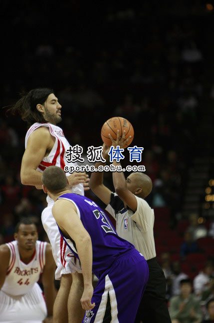 迷们仍然给